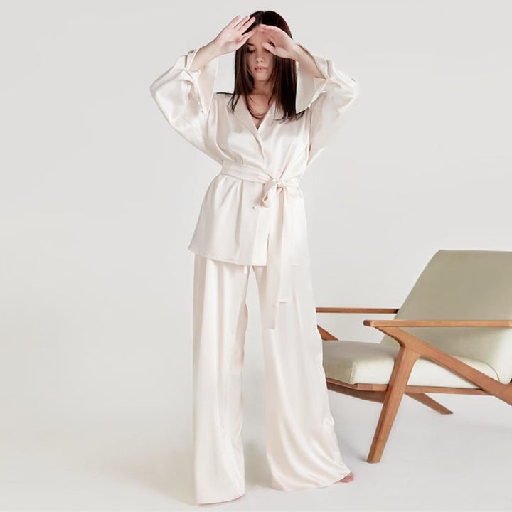 Dame Satin Pyjamas Sæt med smuk Bælte og elegant Knapdetalje Stilla