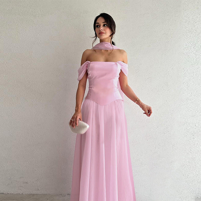 Kvinders Elegant Aftenkjole med Off-Shoulder Puffærmer og Choker