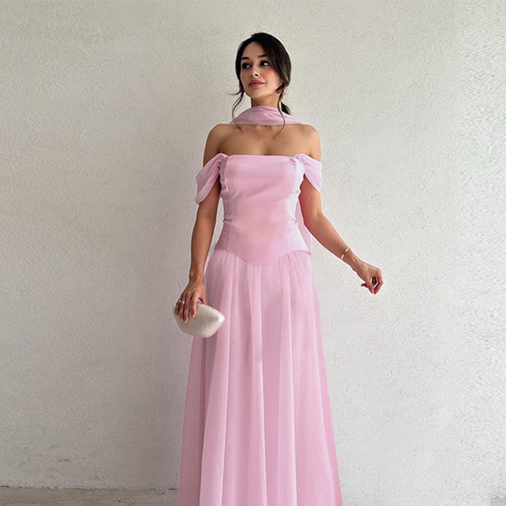Kvinders Elegant Aftenkjole med Off-Shoulder Puffærmer og Choker