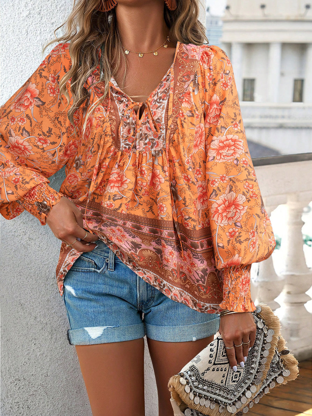 Dame elegant bluse med florale applikationer og afslappet snit Stilla