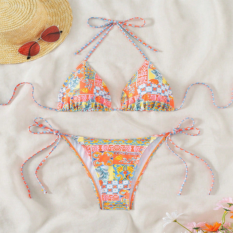 Dame triangel-bikini med legende blomsterdesign og elegante bånd