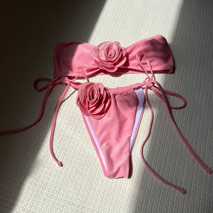 Dame bikini-sæt med elegante blomsterapplikationer Stilla
