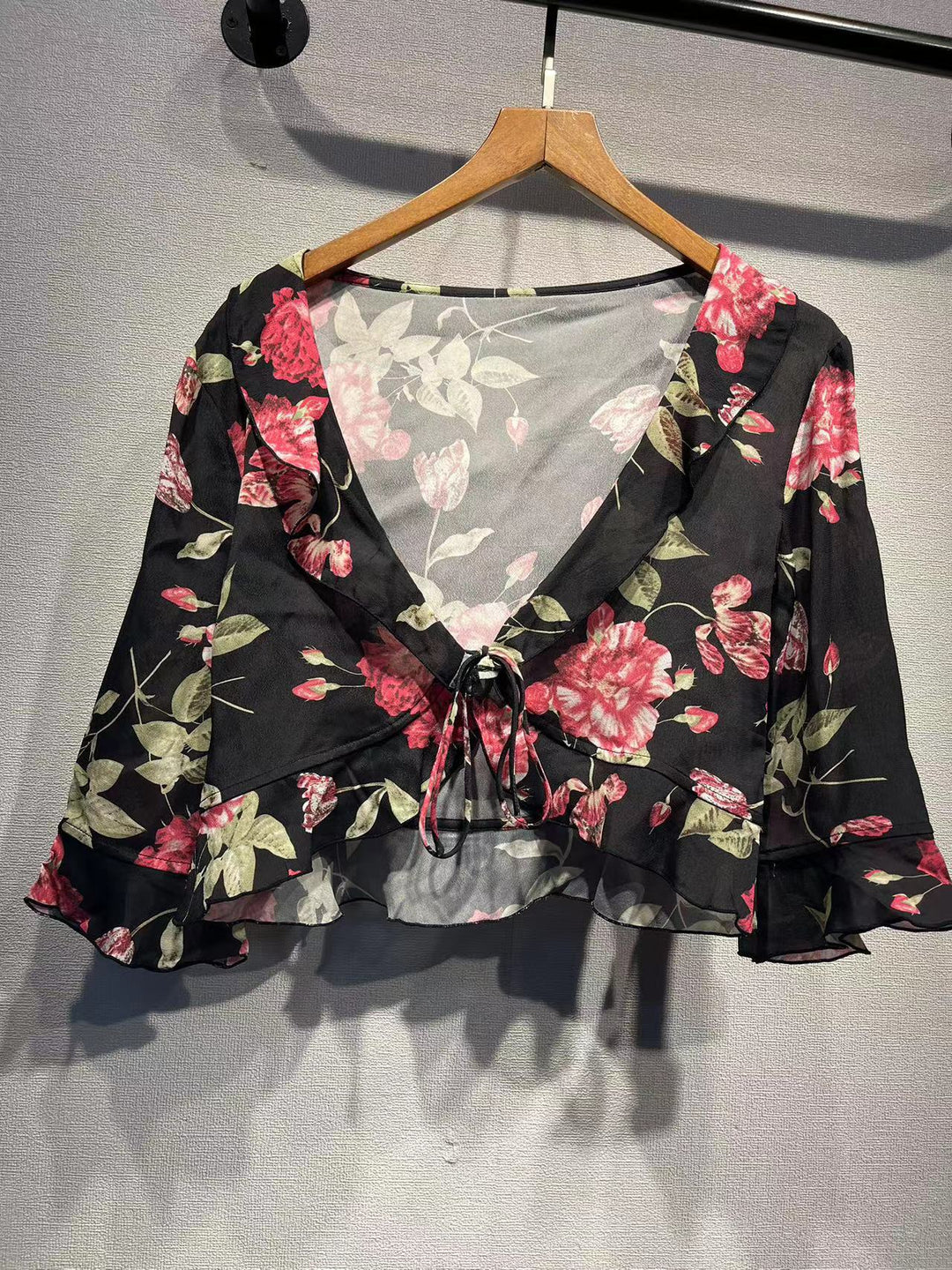 Dame sommerkjole med floralt design og blødt stof Stilla