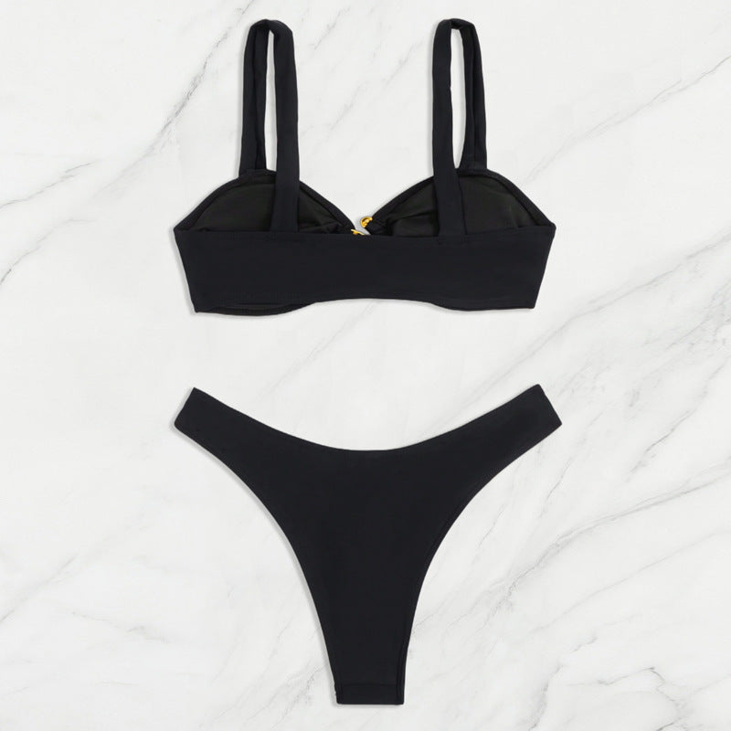 Damebikini med elegante guld-detaljer Skovae