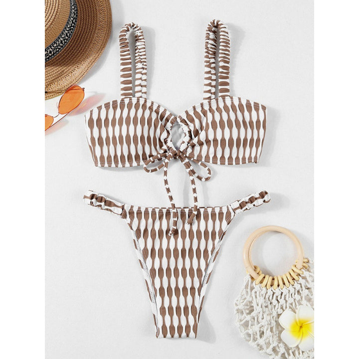 Dame triangel-bikini med moderigtigt indpakningsdesign og justerbare stropper Skovae