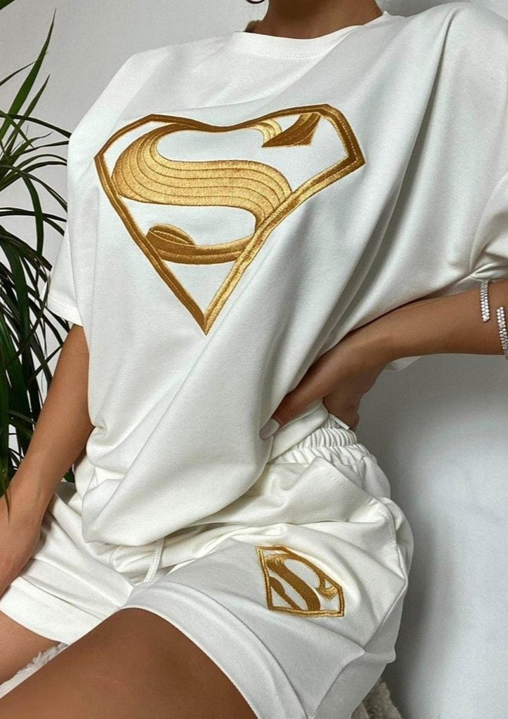 Kvinders sporty kortærmet skjorte og shorts sæt med eksklusivt logo design Skovae