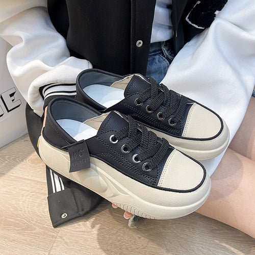 Dame Sneakers i tidløst design med sportiv sål og praktiske snørebånd Stilla