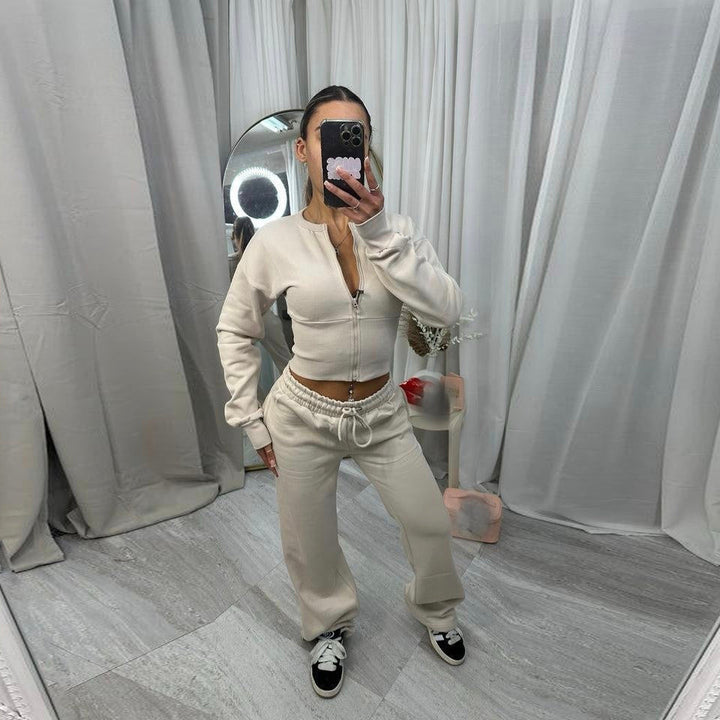 Damer sporty to-delt sæt med cropped zip pullover og komfortable joggingbukser Skovae