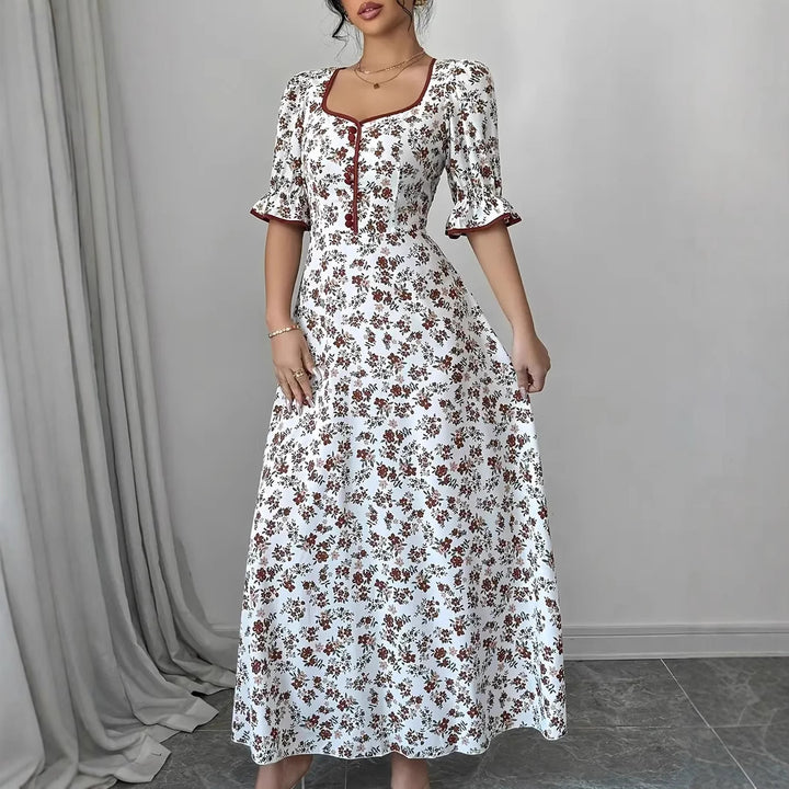 Dame Maxikjole med elegant knaplukning og romantisk blomsterdesign Stilla