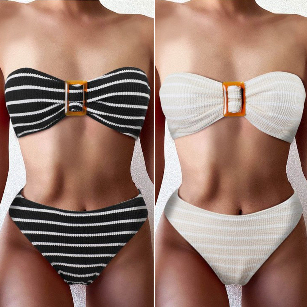 Dame bandeau bikini med moderne stribemønster og dekorativ spænde Skovae