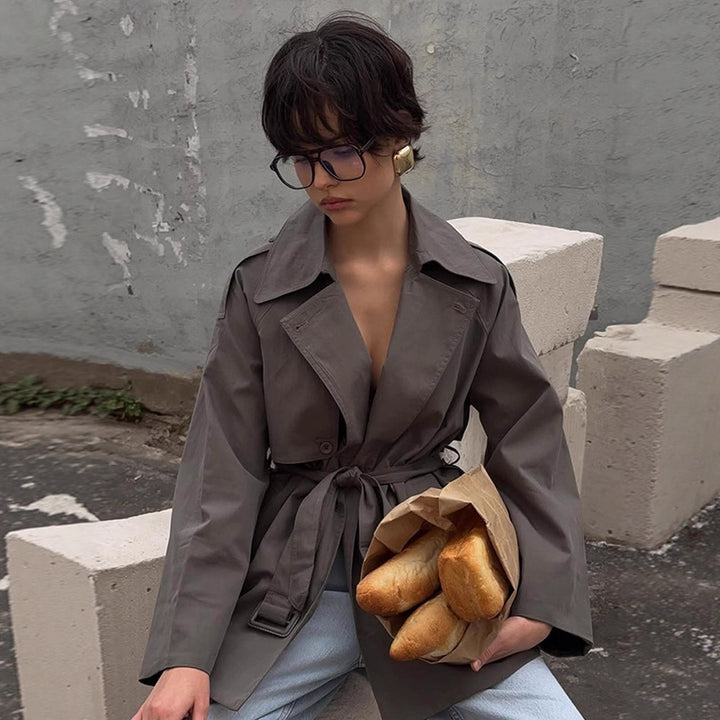 Dame modische trenchcoat-jakke med aftageligt bælte og oversized fit Stilla