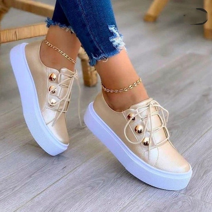 Dame Mode Plateau-Sneakers med metallic-detaljer og behagelig sål Stilla