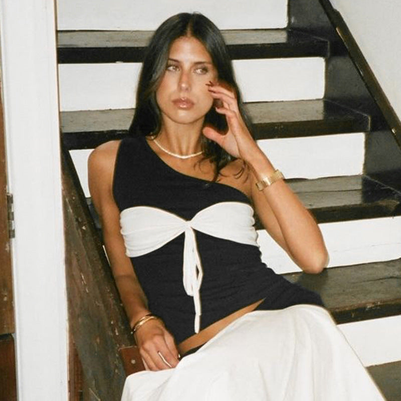 Dame asymmetrisk Crop-Top med elegante indpakningsdetaljer Skovae