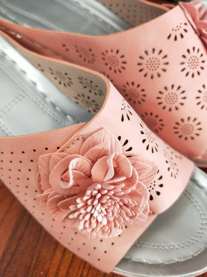 Dame Komfortable og stilfulde Clogs med blomst dekoreret applikation Stilla
