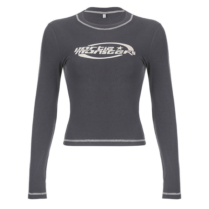 Kvinders langærmede crop top med moderne tekst og afslappet snit