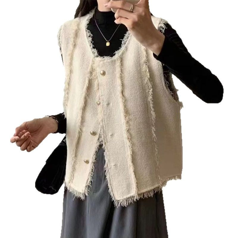 Kvindernes sømløse strikkede vest med elegante knapdetaljer og frynsede kanter Stilla