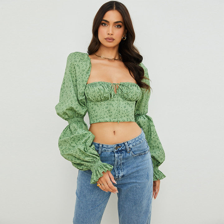 Damebluse med puffede ærmer og blomsterdesign Stilla