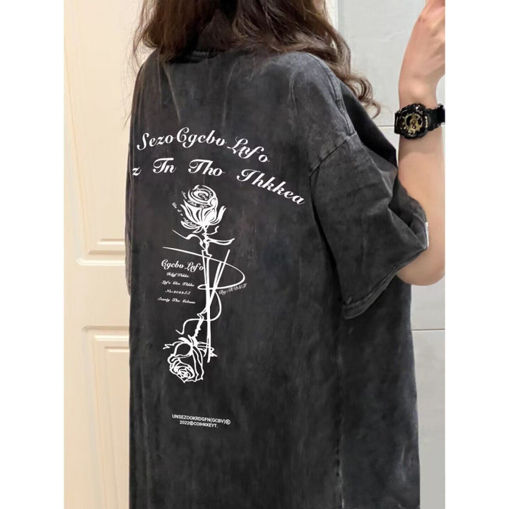 Dame T-shirt med kunstnerisk rosen design og afslappet snit Stilla