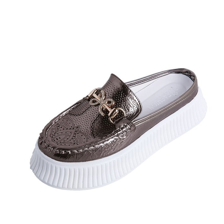 Dame mode loafers med glat overfladestruktur og dekorativ metallelement Stilla