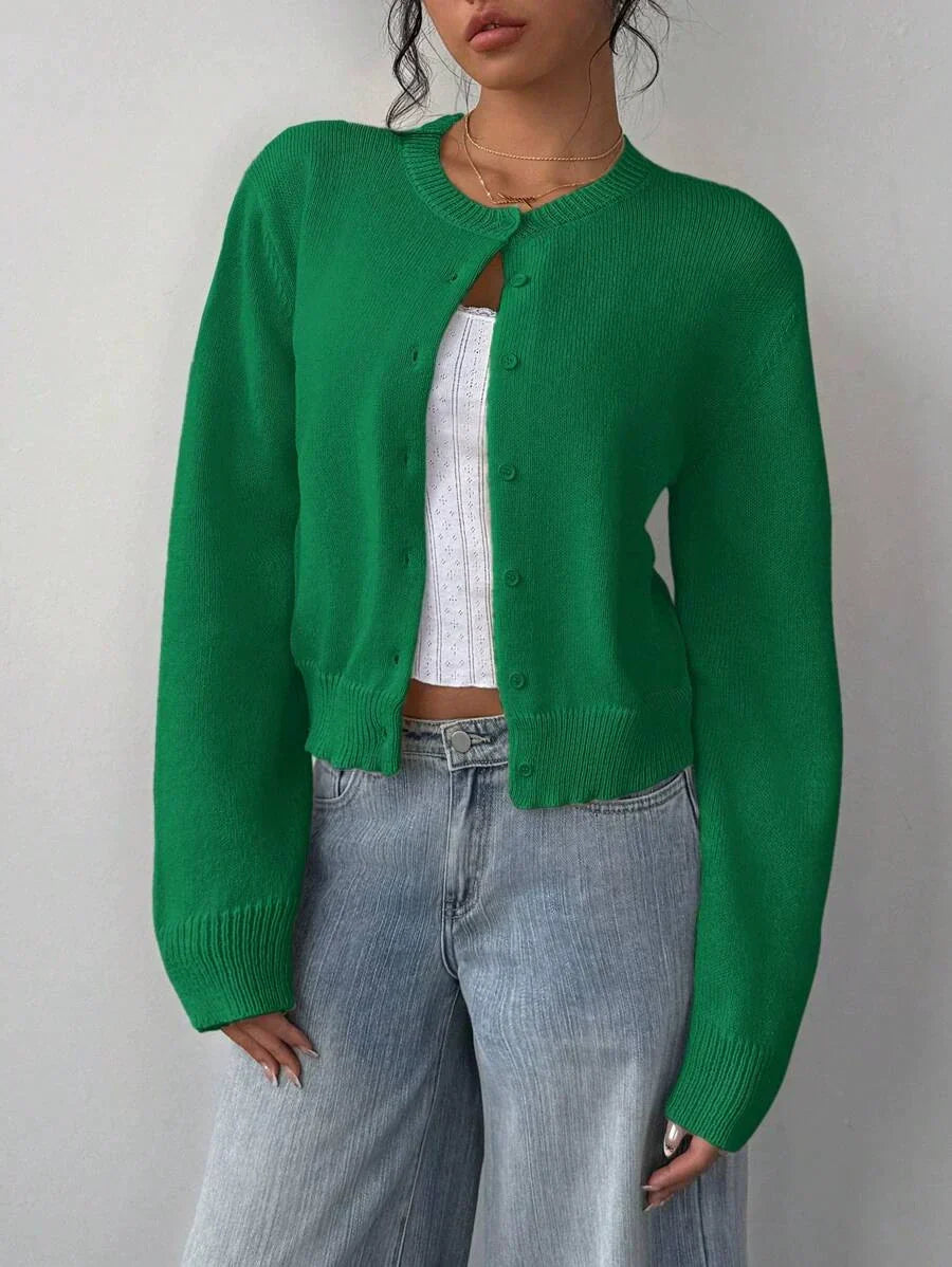 Stilla | Strikjakke Pullover Blød Strikstof Cropped Fit Knap Front Ribkant
