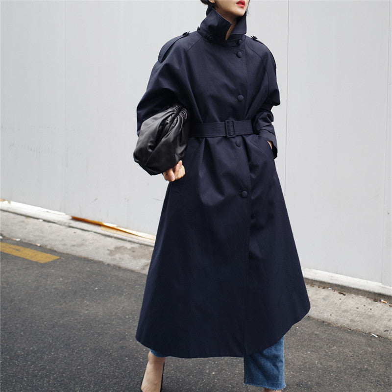 Dame Trenchcoat med moderne snit og elegant talje Stilla