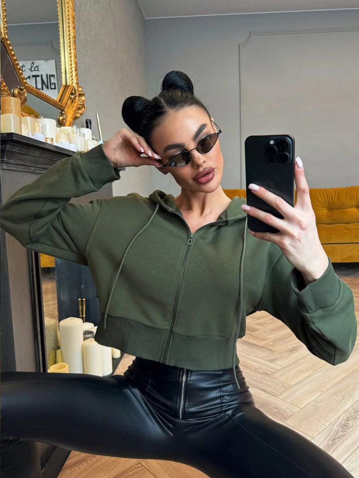 Kvinders cropped hoodie med moderne lynlås og afslappet snit Skovae