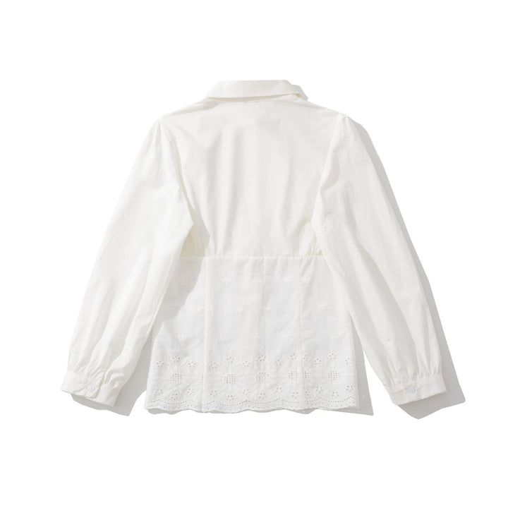 Damebluse med legende flæsedetaljer og elegant broderi Stilla