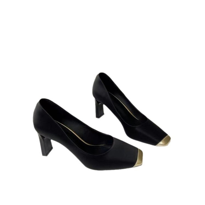 Dame Elegant og behagelige pumps med gyldne akcentdekorationer Stilla