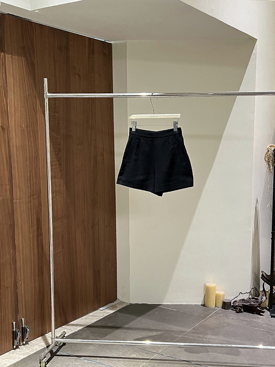 Dame elegante shorts i minimalistisk stil med høj talje og praktiske lommer Stilla