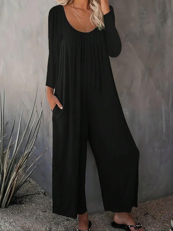 Kvinders bredskårede jumpsuit med praktiske lommer og moderne snit Stilla
