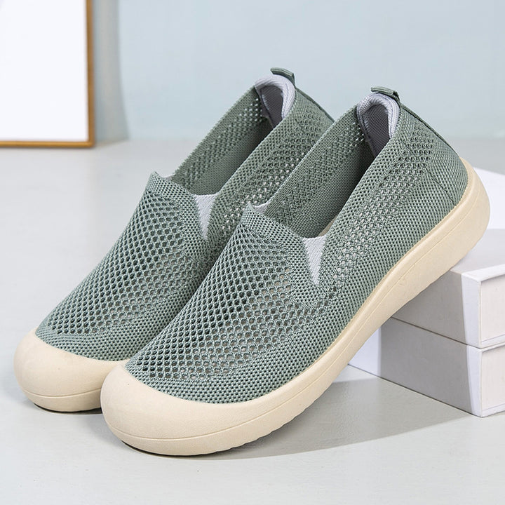 Femme Adaptive Comfort Walking Sneakers Stilla