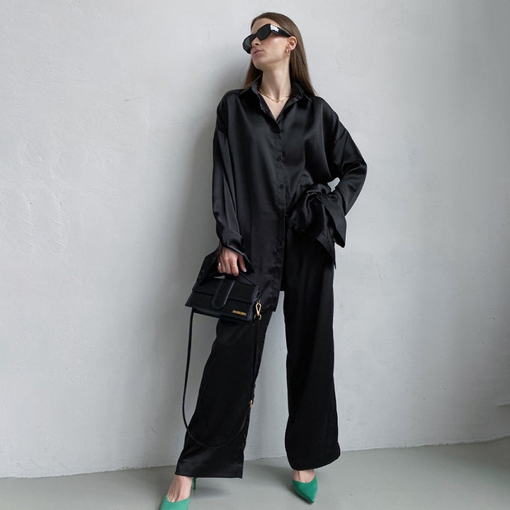 Dame Satin Pyjamasæt med elegant snit og afslappede detaljer Stilla