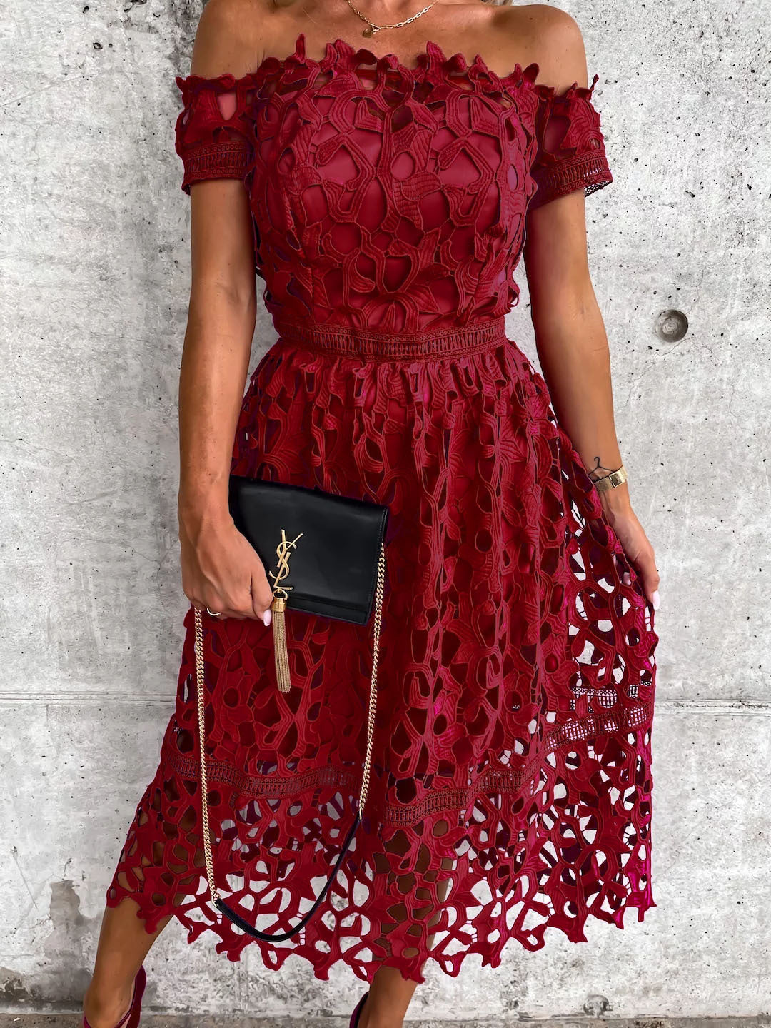 Dame Off-Shoulder Kjole med florale Hækling-detaljer og elastisk Taljebånd Stiila