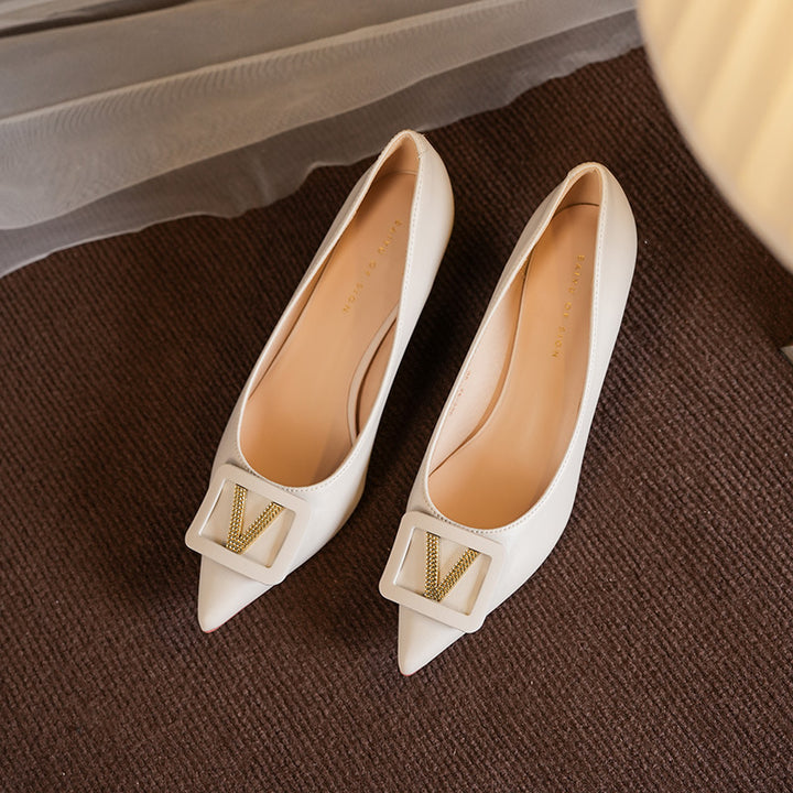 Dame elegante spids Kitten Heel Pumps med dekorativ spænde lukning Stilla