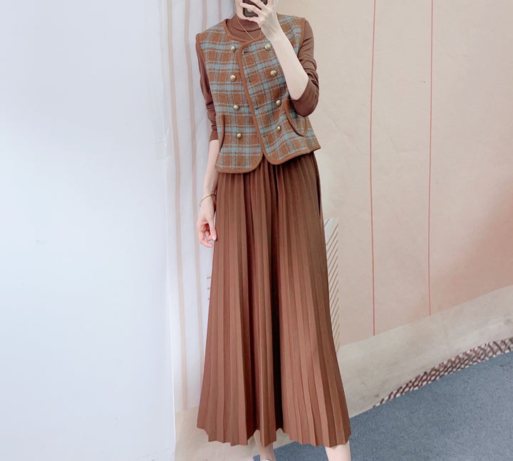 Dame Plisseret Maxikjole med moderne Oversized-Veste-Design og elegante Knapdetaljer Stilla