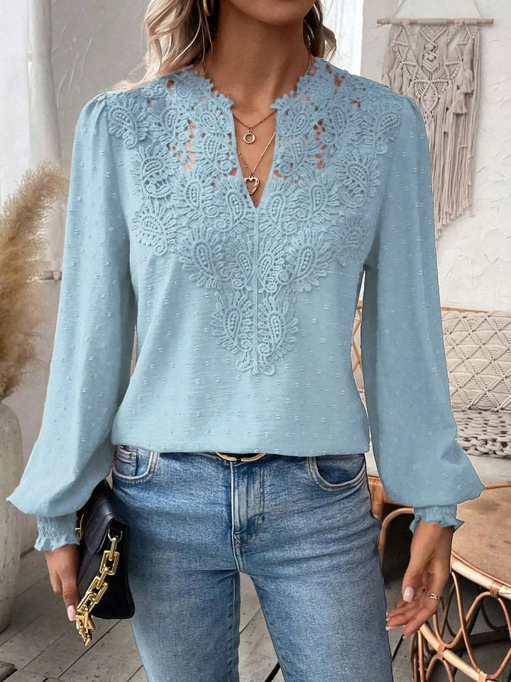 Damebluse med kunstnerisk broderi Stilla
