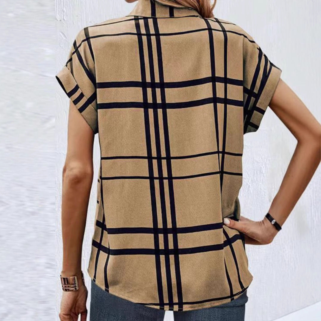 Dameternetternet Bluse med moderne design og to knapstolper Stilla