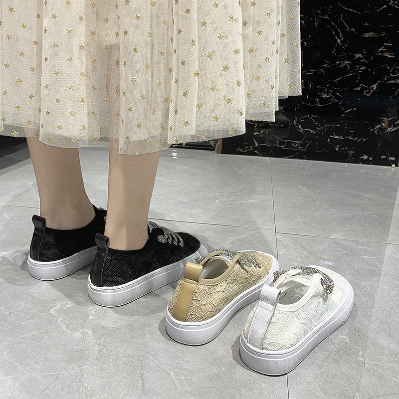 Dame mode sneakers med elegant spidse mønster og glitrende snørebånd Stilla