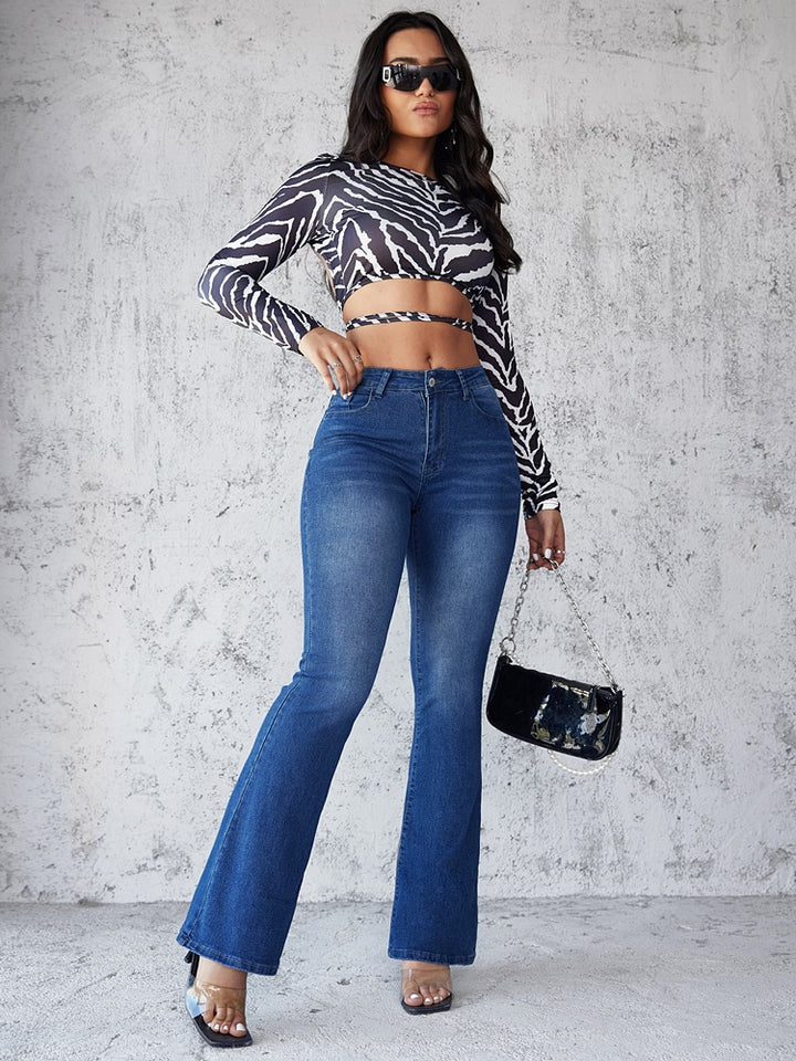 Kvindernes figursyede crop top med lange ærmer og unikt design Stilla