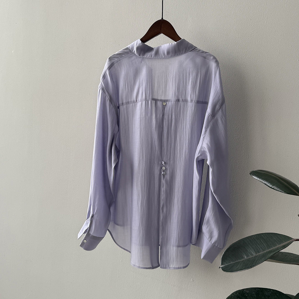 Dame luftig bluse med elegant knappeliste og fin ribstruktur Stilla