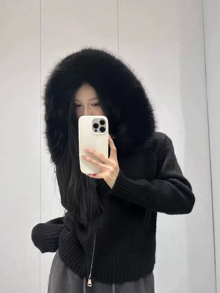 Kvindernes fashionable cardigan med aftagelig hætte lavet af blødt materiale Stilla