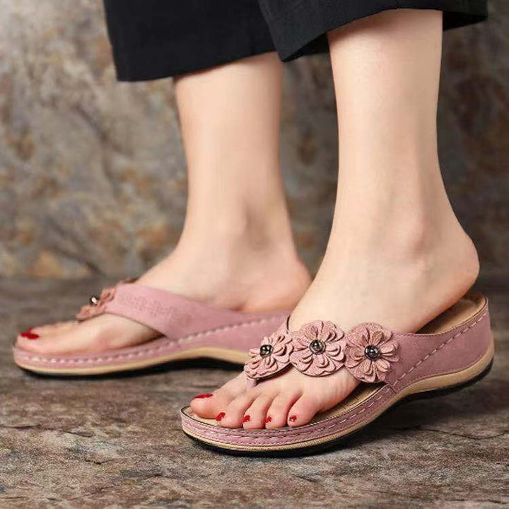 Dame slip-in sandaler med elegante blomsterapplikationer og ergonomisk sål Stilla
