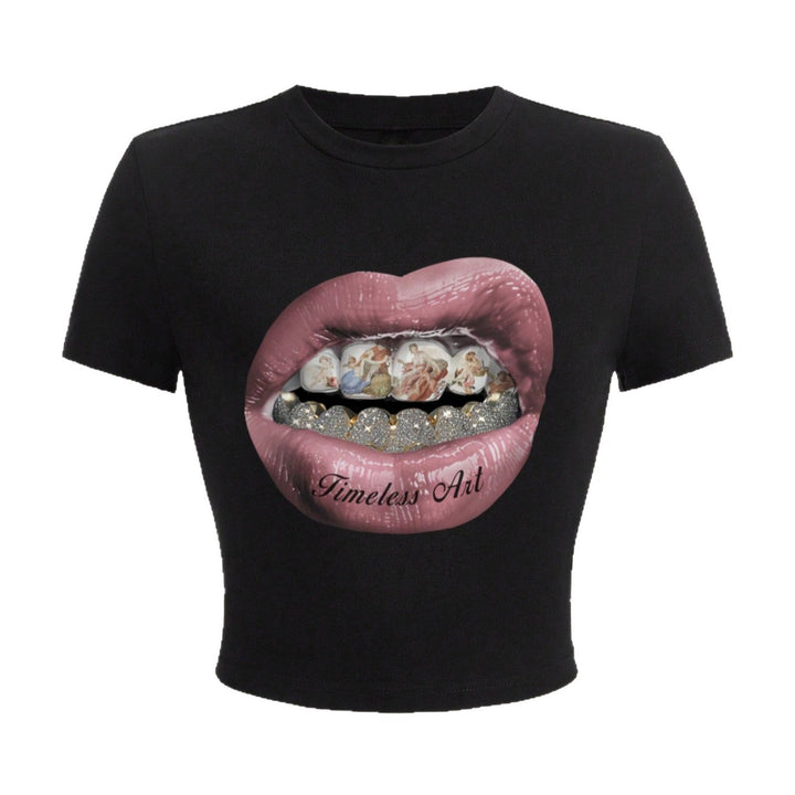 Dame Crop-T-Shirt med kreativ grafikdesign og unikt statement Skovae