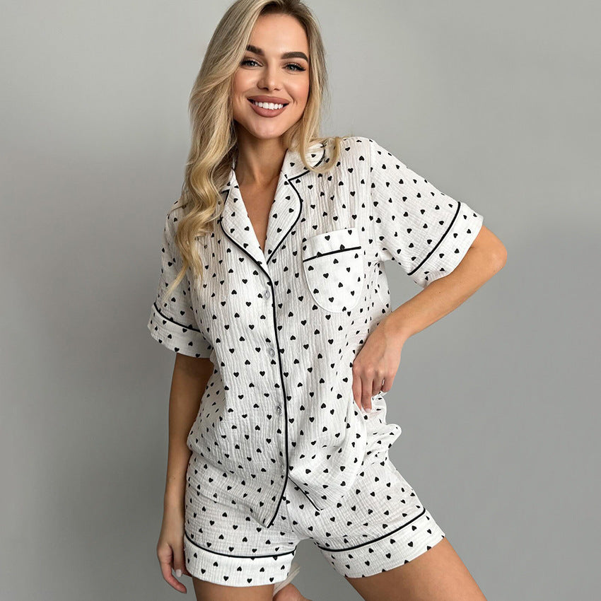 Dame kortærmet pyjamasæt med hjerteprint og elegant design Stilla
