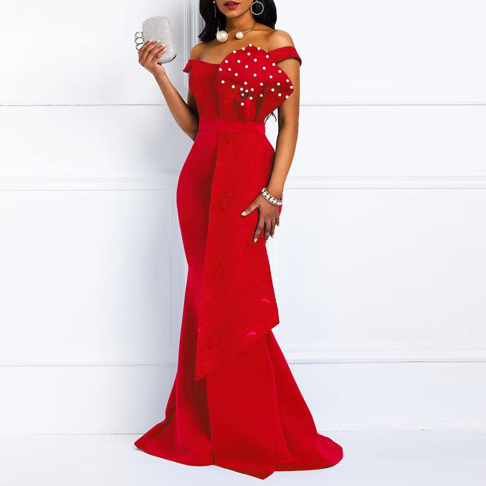 Kvindernes aften maxi kjole med off-shoulder design og luksuriøse blonde applikationer Skovae