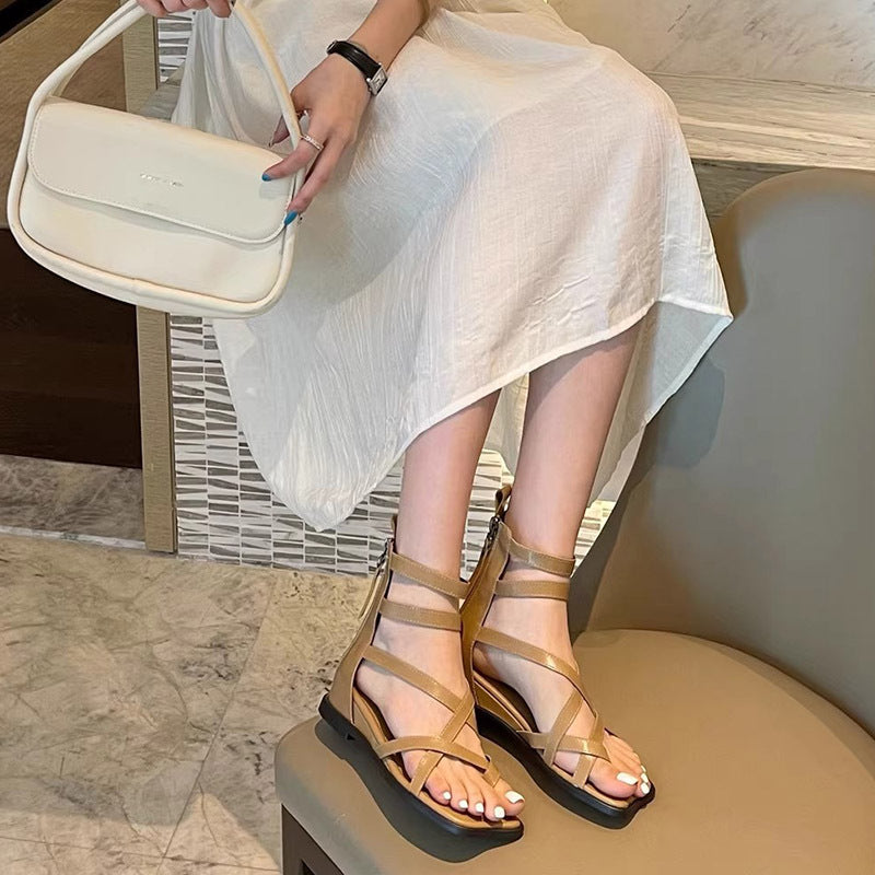 Dame sandaler med justerbare stropper og modigt design Stilla