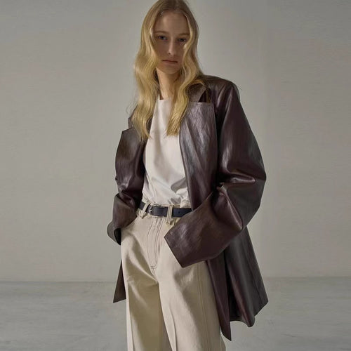 Dame afslappet oversized blazer lavet af høj kvalitet læderimitat med elegant snit og praktiske lommer Stilla