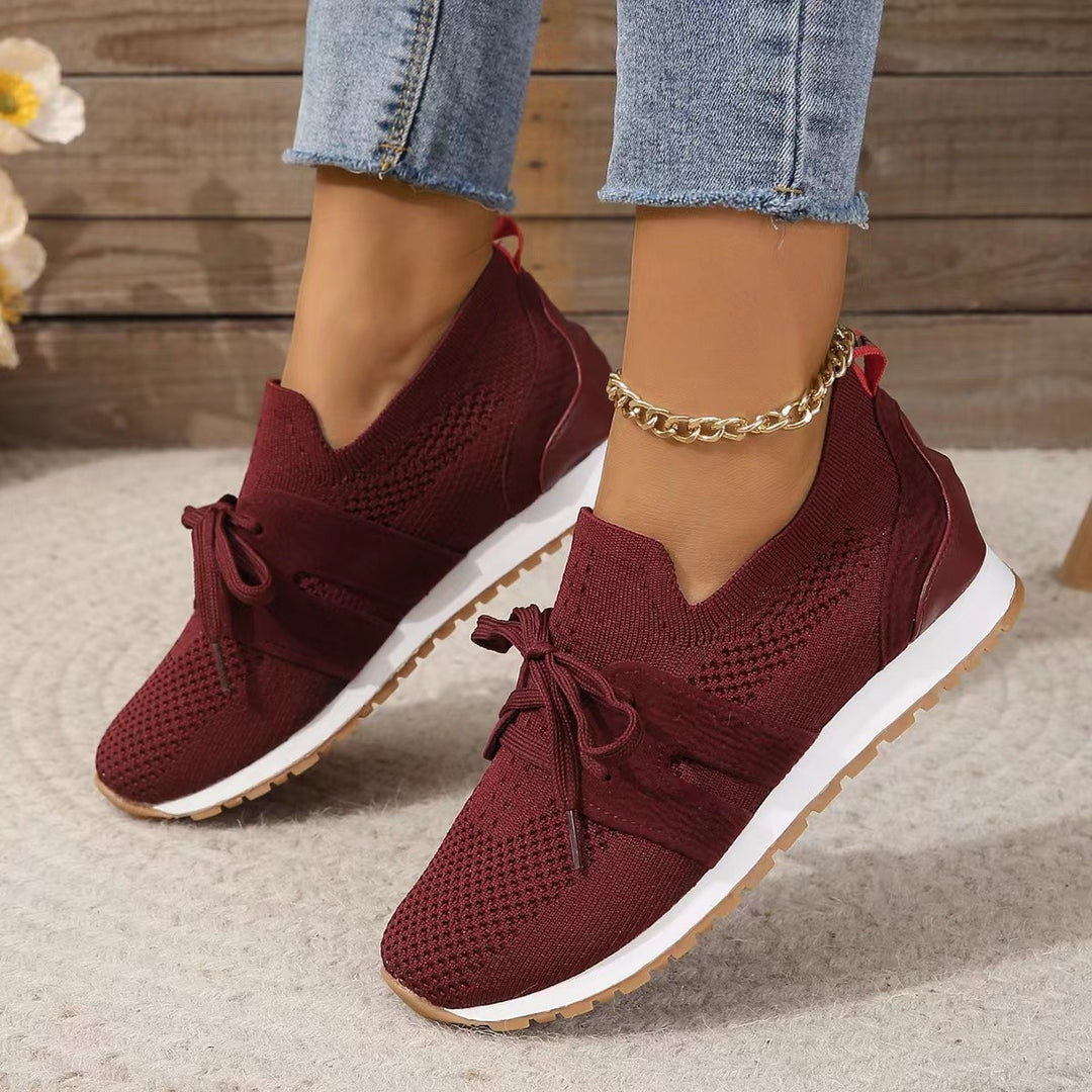 Dame Let og åndbar sneakers i elegant strikdesign Stilla