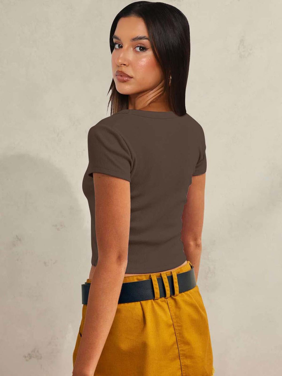 Dame tætsiddende Crop-Top med V-hals og elastisk ribstruktur Stilla