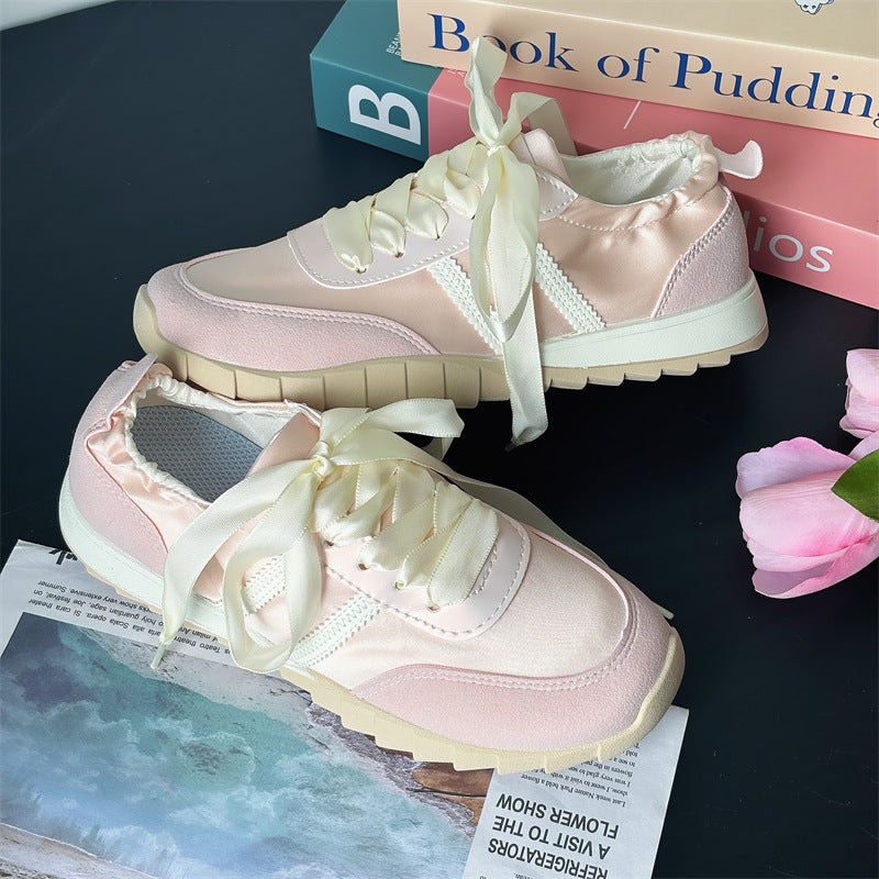 Dame Sneakers i elegant satin-design med moderne båndlukning Stilla